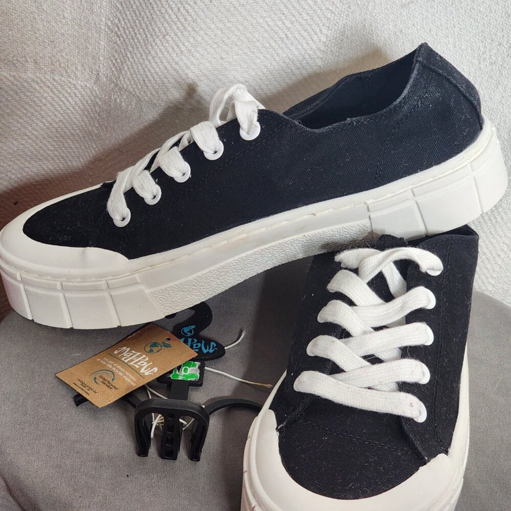 Mad Love Target Black White Cloth Rubber Sole 50% Recycled Fran Sneaker Size 10 - Picture 3 of 16